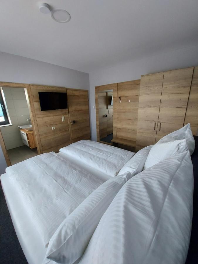Ferienwohnung Nikolena Pirmasens Exterior foto